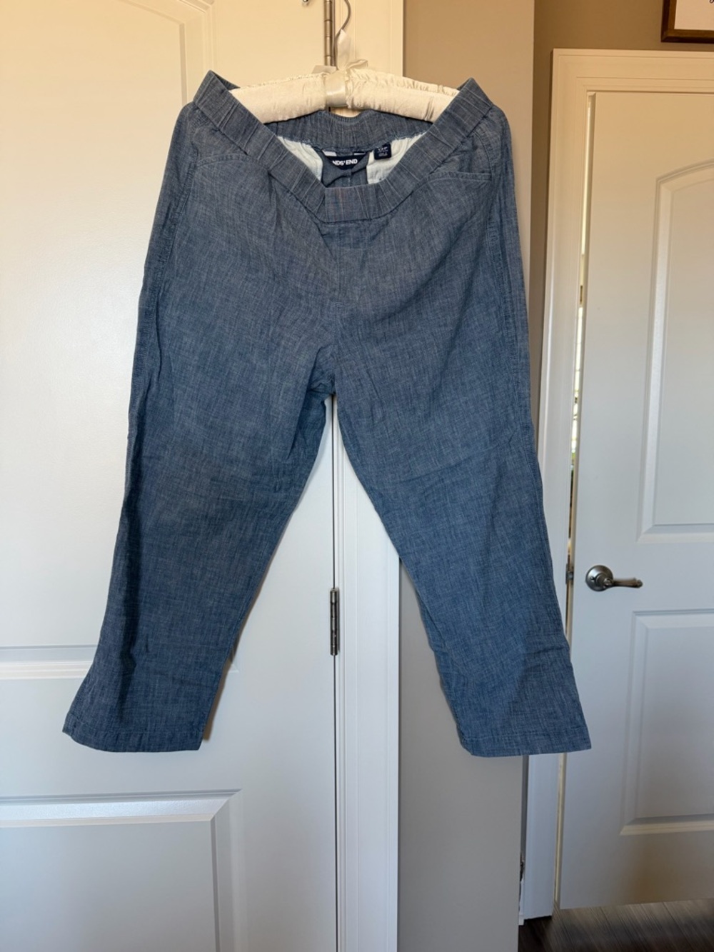 Lands' End lightweight denim Casual 12 P with front and back pockets cropped